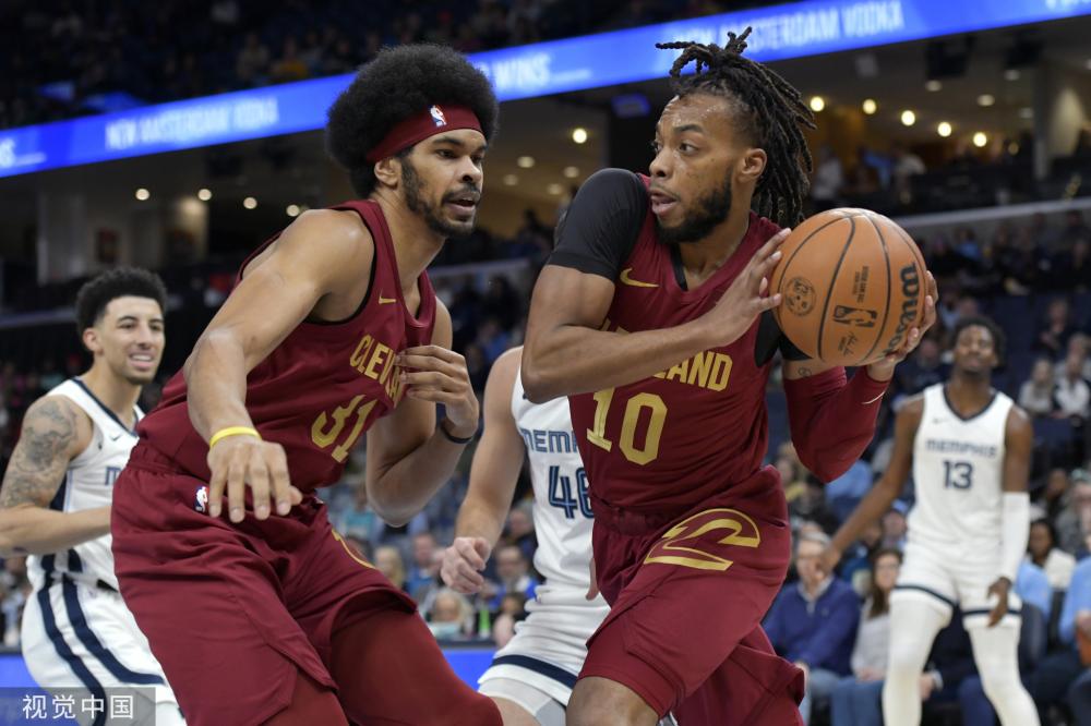 他在替补席 他在替补席